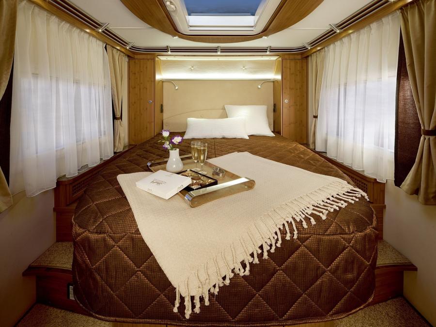 Интерьер Dethleffs Premium Liner I 2009 года  (фото 4 из 20)